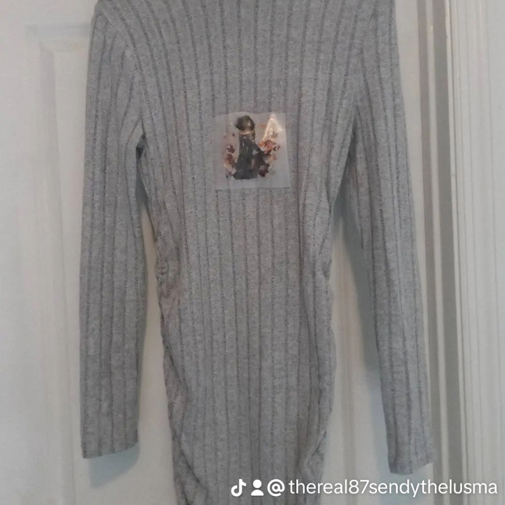Clothes - Picture 4 of 8